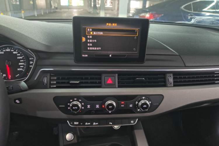 Used Audi A4L 2018 30th Anniversary Edition 40 TFSI Trendy Model Audio And AC Panel