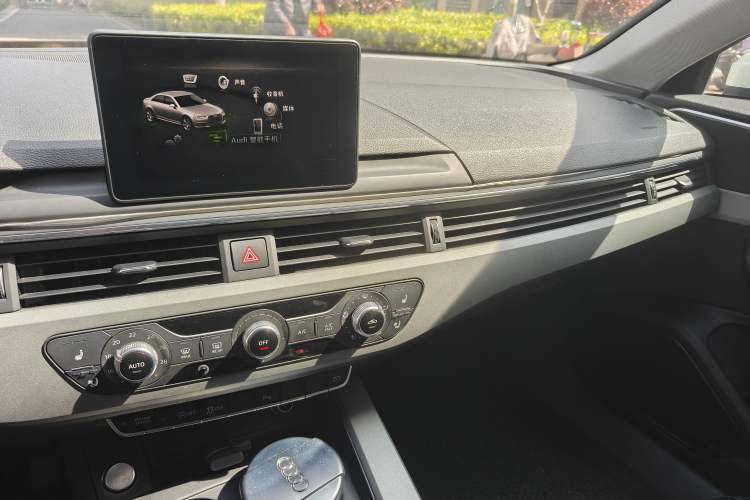 Used Audi A4L 2018 30th Anniversary Edition 40 TFSI Trendy Model Audio And AC Panel