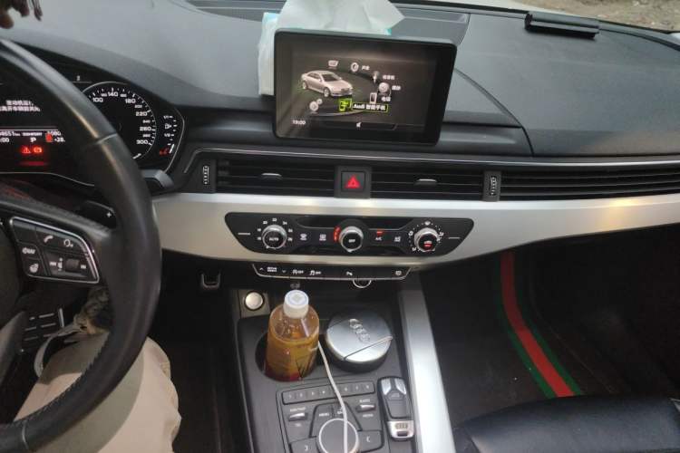 Used Audi A4L 2018 30th Anniversary Edition 40 TFSI Trendy Model Audio And AC Panel
