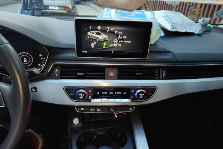 Used Audi A4L 2018 30th Anniversary Edition 40 TFSI Fashion Model Audio And AC Panel