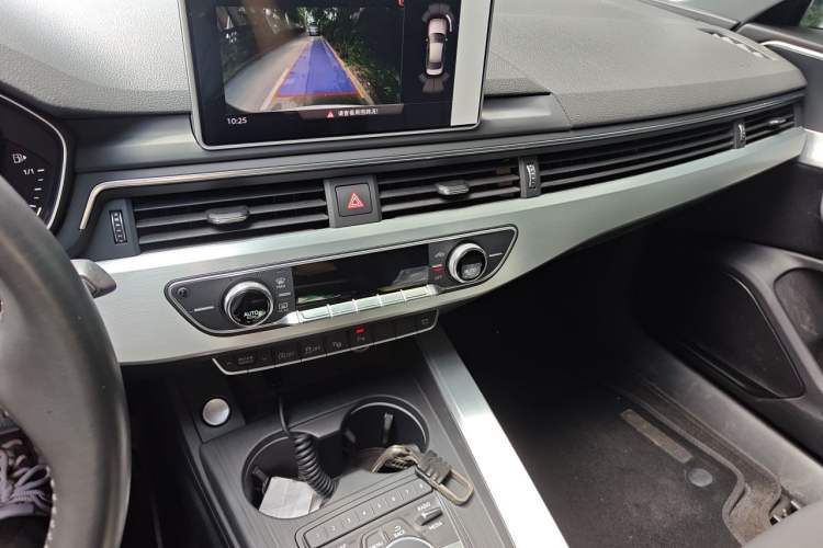 Used Audi A4L 2018 30th Anniversary Edition 40 TFSI Fashion Model Audio And AC Panel