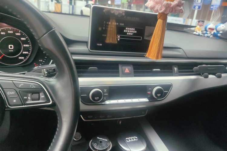 Used Audi A4L 2018 30th Anniversary Edition 40 TFSI Fashion Model Audio And AC Panel