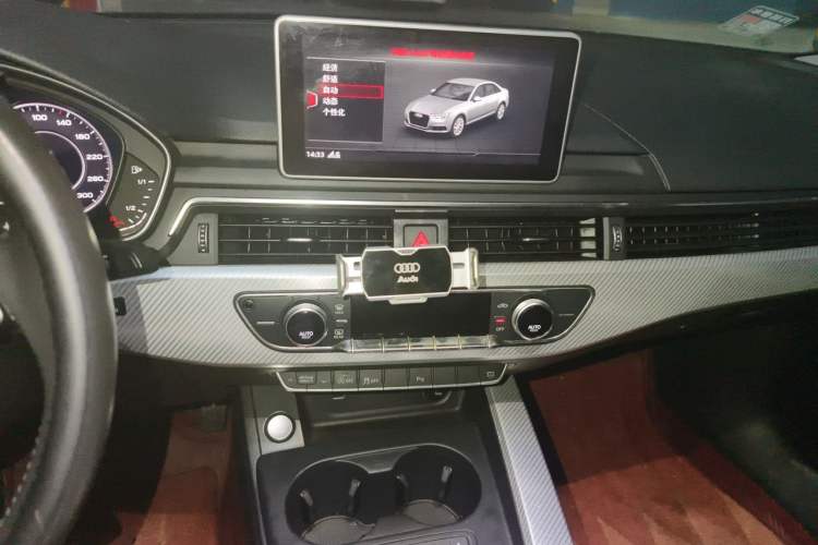 Used Audi A4L 2018 30th Anniversary Edition 40 TFSI Fashion Model Audio And AC Panel