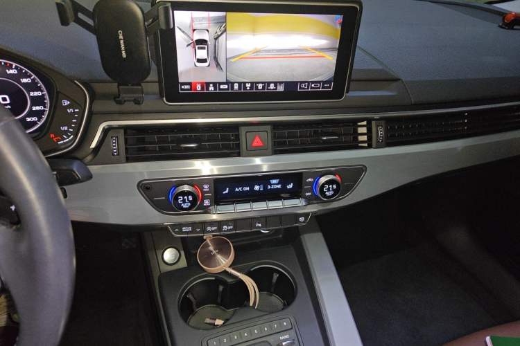 Used Audi A4L 2018 30th Anniversary Edition 40 TFSI Fashion Model Audio And AC Panel