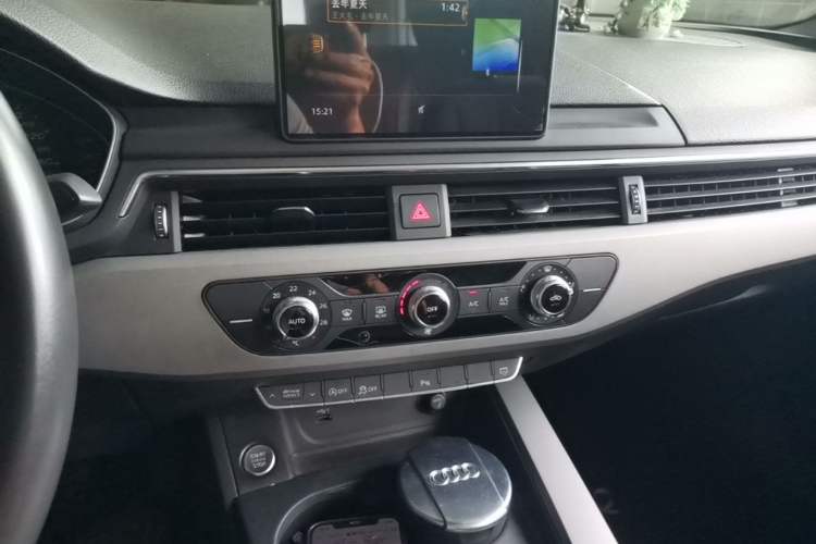 Used Audi A4L 2018 30th Anniversary Edition 40 TFSI Trendy Model Audio And AC Panel