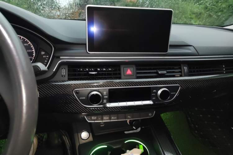 Used Audi A4L 2018 30th Anniversary Edition 40 TFSI Fashion Model Audio And AC Panel
