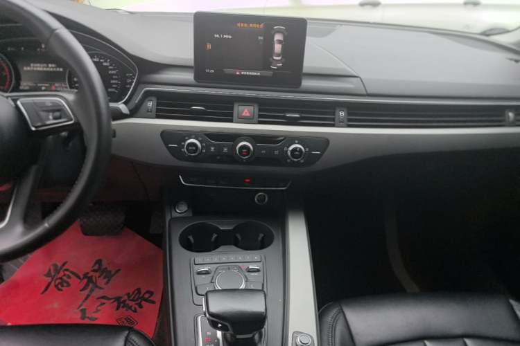 Used Audi A4L 2018 30th Anniversary Edition 40 TFSI Trendy Model Audio And AC Panel