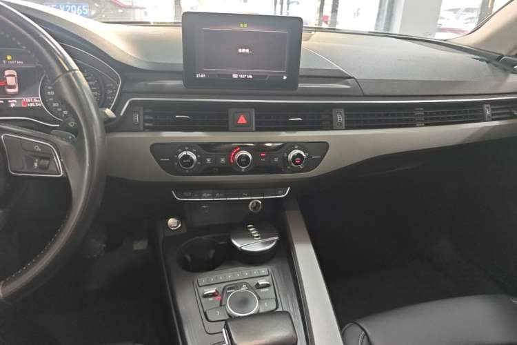 Used Audi A4L 2018 30th Anniversary Edition 40 TFSI Trendy Model Audio And AC Panel