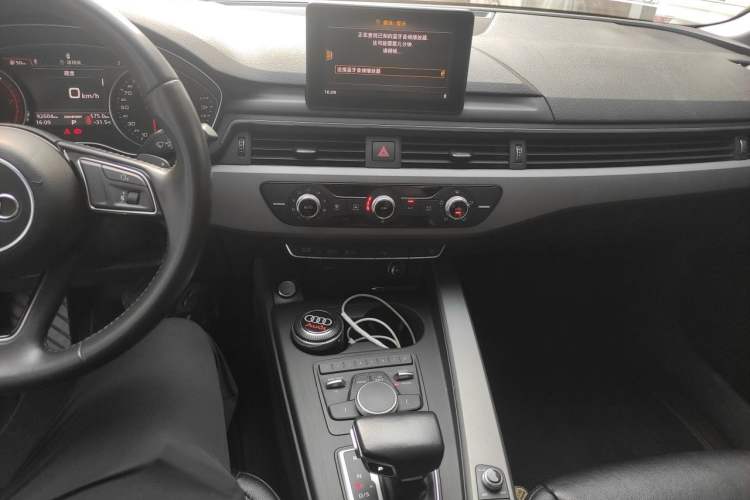 Used Audi A4L 2018 30th Anniversary Edition 40 TFSI Trendy Model Audio And AC Panel