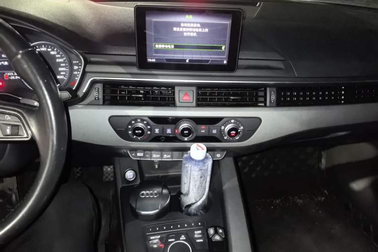 Used Audi A4L 2018 30th Anniversary Edition 40 TFSI Trendy Model Audio And AC Panel