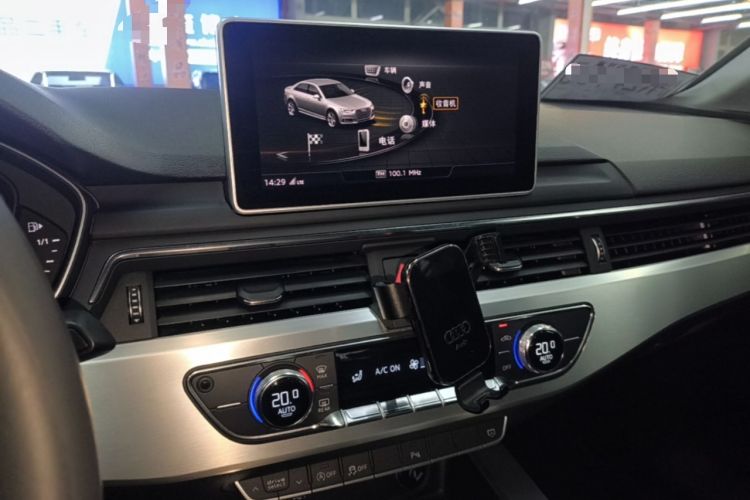 Used Audi A4L 2018 30th Anniversary Edition 40 TFSI Fashion Model Audio And AC Panel