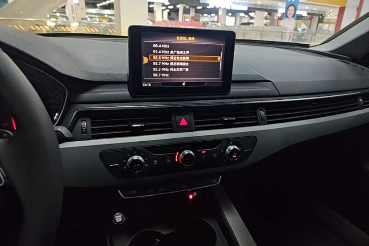 Used Audi A4L 2018 30th Anniversary Edition 40 TFSI Trendy Model Audio And AC Panel