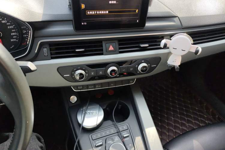 Used Audi A4L 2018 30th Anniversary Edition 40 TFSI Trendy Model Audio And AC Panel