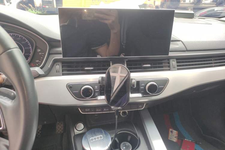 Used Audi A4L 2018 30th Anniversary Edition 40 TFSI Sport Edition Audio And AC Panel