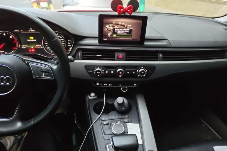 Used Audi A4L 2018 30th Anniversary Edition 40 TFSI Trendy Model Audio And AC Panel