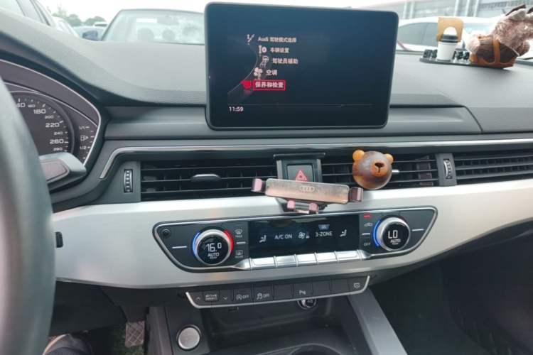 Used Audi A4L 2018 30th Anniversary Edition 40 TFSI Trendy Model Audio And AC Panel