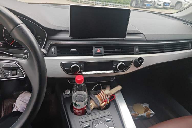 Used Audi A4L 2018 30th Anniversary Edition 40 TFSI Fashion Model Audio And AC Panel