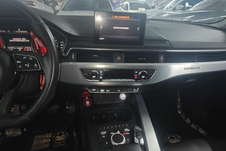 Used Audi A4L 2018 30th Anniversary Edition 45 TFSI quattro Individual Sport Edition Audio And AC Panel