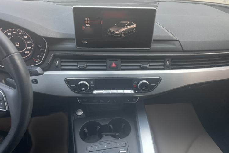 Used Audi A4L 2018 30th Anniversary Edition 40 TFSI Fashion Model Audio And AC Panel