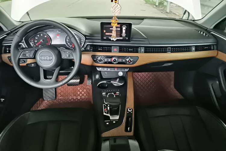 Used Audi A4L 2018 30th Anniversary Edition 40 TFSI Trendy Model Audio And AC Panel