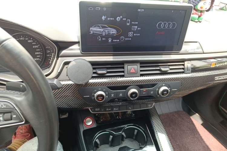 Used Audi A4L 2018 30th Anniversary Edition 40 TFSI Trendy Model Audio And AC Panel