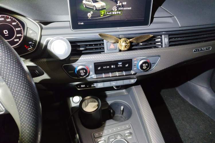 Used Audi A4L 2018 30th Anniversary Edition 40 TFSI Fashion Model Audio And AC Panel