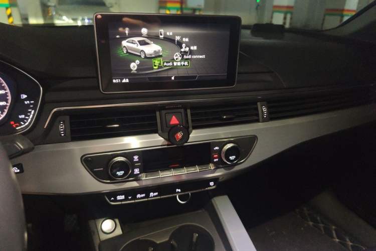Used Audi A4L 2018 30th Anniversary Edition 40 TFSI Fashion Model Audio And AC Panel