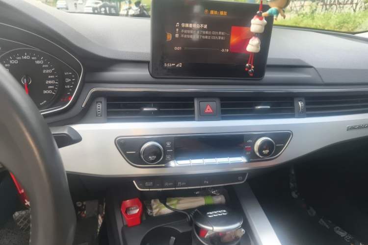 Used Audi A4L 2018 30th Anniversary Edition 45 TFSI quattro Individual Sport Edition Audio And AC Panel