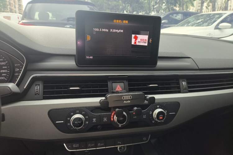 Used Audi A4L 2018 30th Anniversary Edition 40 TFSI Trendy Model Audio And AC Panel