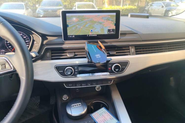 Used Audi A4L 2018 30th Anniversary Edition 40 TFSI Fashion Model Audio And AC Panel