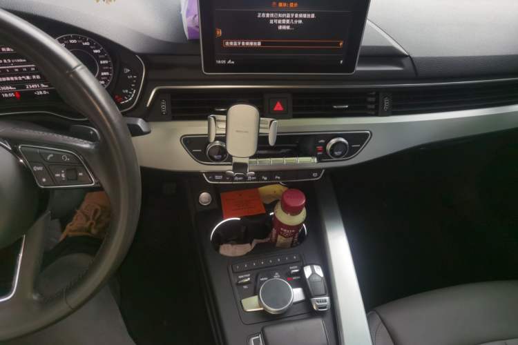 Used Audi A4L 2018 30th Anniversary Edition 40 TFSI Fashion Model Audio And AC Panel
