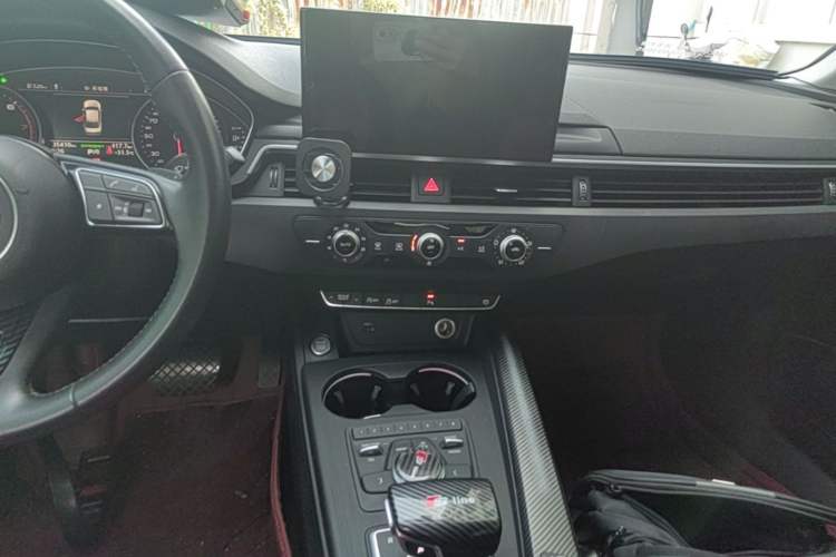 Used Audi A4L 2018 30th Anniversary Edition 40 TFSI Trendy Model Audio And AC Panel