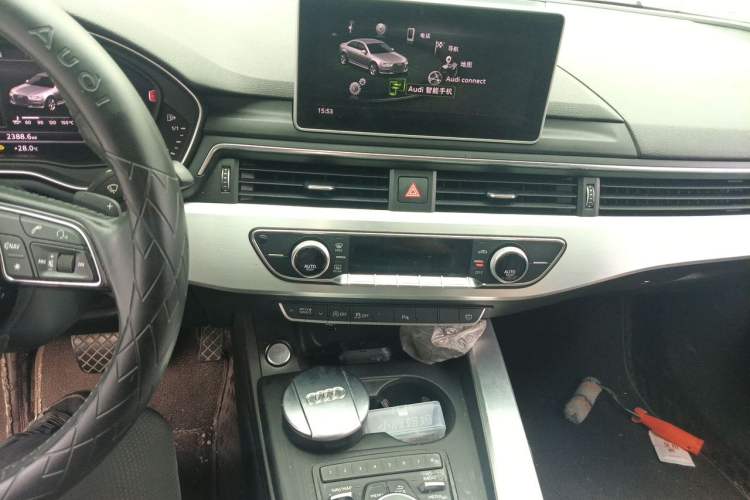 Used Audi A4L 2018 30th Anniversary Edition 40 TFSI Fashion Model Audio And AC Panel