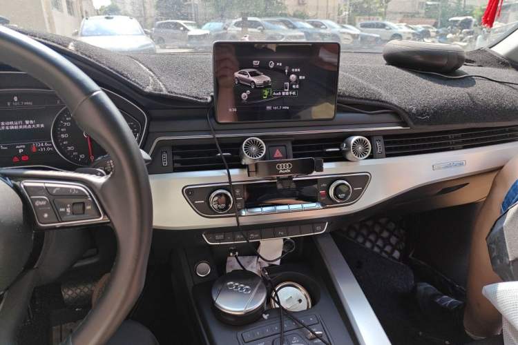 Used Audi A4L 2018 30th Anniversary Edition 45 TFSI quattro Individual Sport Edition Audio And AC Panel