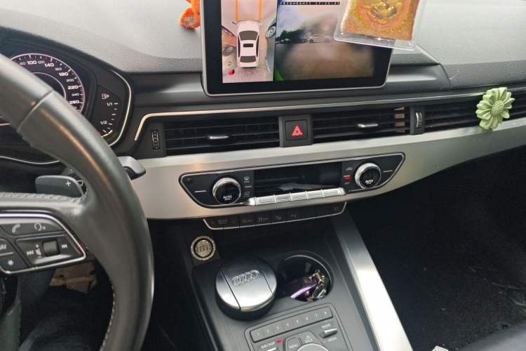 Used Audi A4L 2018 30th Anniversary Edition 40 TFSI Fashion Model Audio And AC Panel