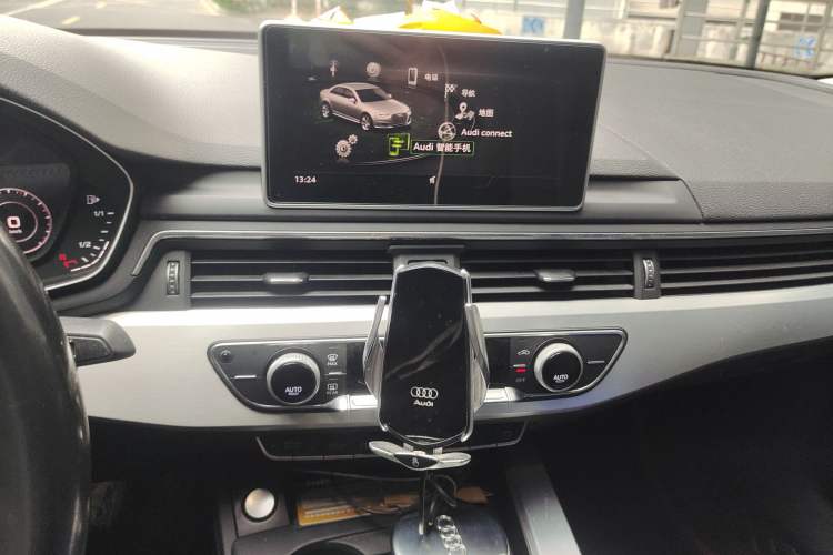 Used Audi A4L 2018 30th Anniversary Edition 40 TFSI Fashion Model Audio And AC Panel