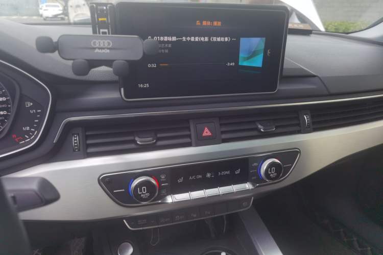 Used Audi A4L 2018 30th Anniversary Edition 40 TFSI Fashion Model Audio And AC Panel