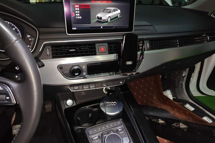 Used Audi A4L 2018 30th Anniversary Edition 40 TFSI Fashion Model Audio And AC Panel