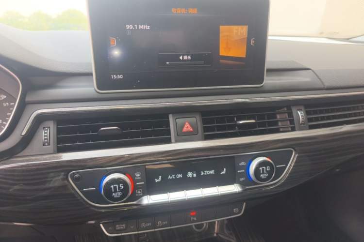 Used Audi A4L 2018 30th Anniversary Edition 40 TFSI Fashion Model Audio And AC Panel