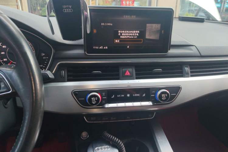 Used Audi A4L 2018 30th Anniversary Edition 40 TFSI Fashion Model Audio And AC Panel