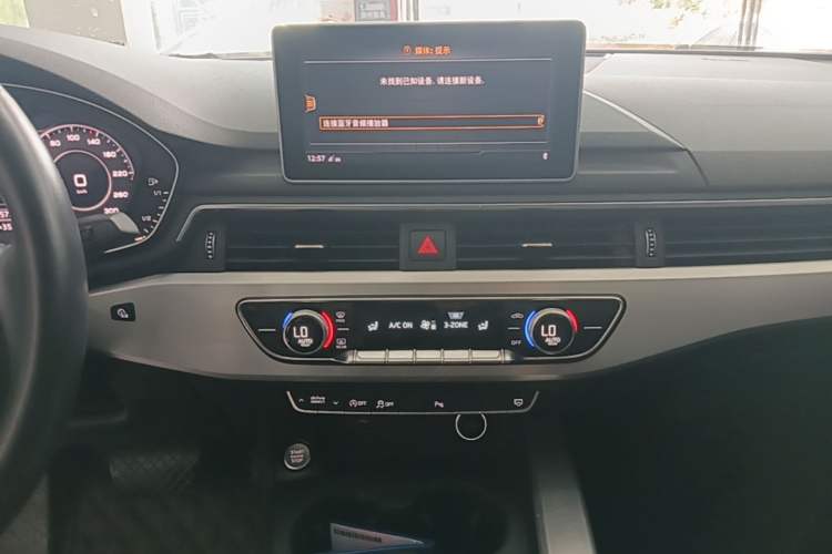 Used Audi A4L 2018 30th Anniversary Edition 40 TFSI Fashion Model Audio And AC Panel