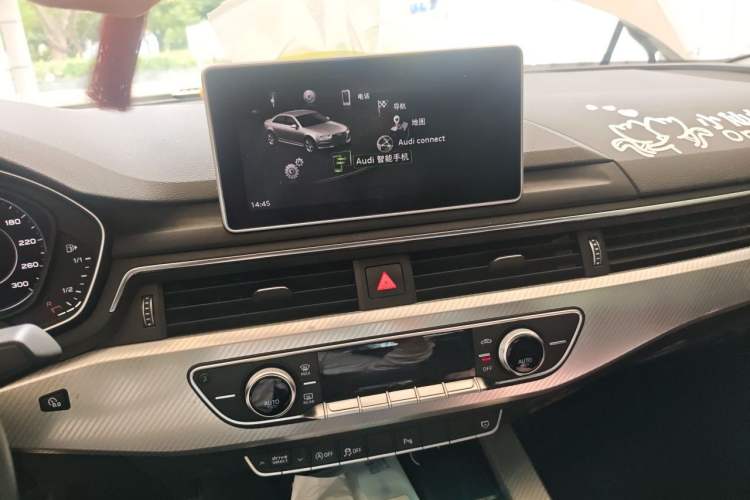Used Audi A4L 2018 30th Anniversary Edition 40 TFSI Fashion Model Audio And AC Panel