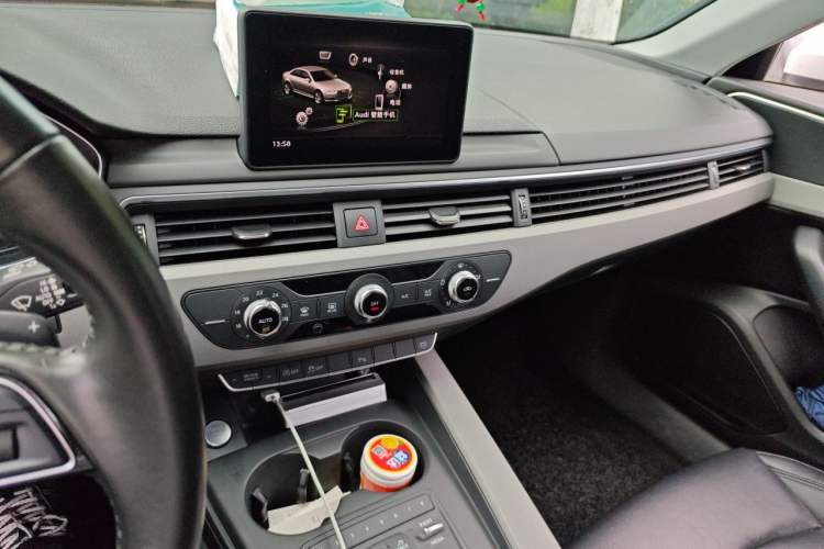 Used Audi A4L 2018 30th Anniversary Edition 40 TFSI Trendy Model Audio And AC Panel