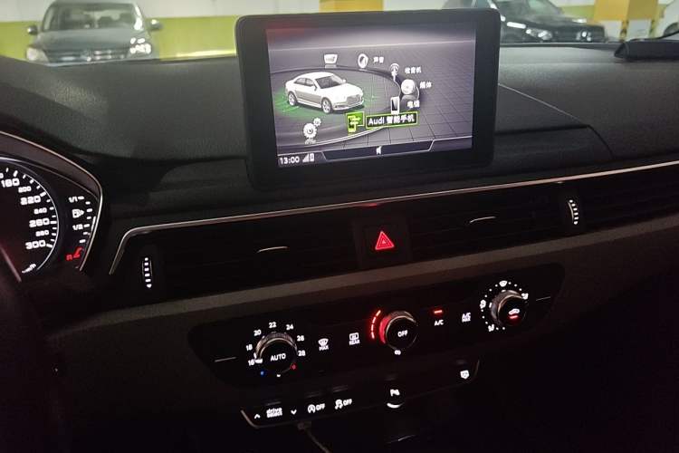 Used Audi A4L 2018 30th Anniversary Edition 40 TFSI Fashion Model Audio And AC Panel