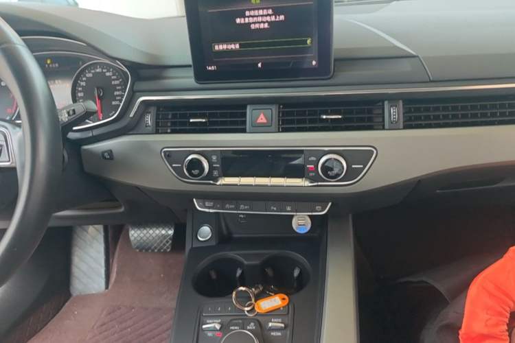 Used Audi A4L 2018 30th Anniversary Edition 40 TFSI Trendy Model Audio And AC Panel