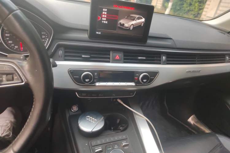 Used Audi A4L 2018 30th Anniversary Edition 45 TFSI quattro Individual Sport Edition Audio And AC Panel