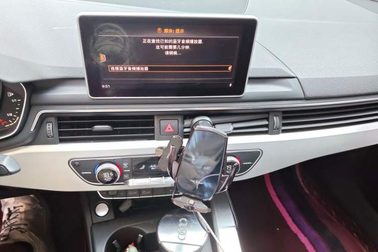 Used Audi A4L 2018 30th Anniversary Edition 40 TFSI Fashion Model Audio And AC Panel