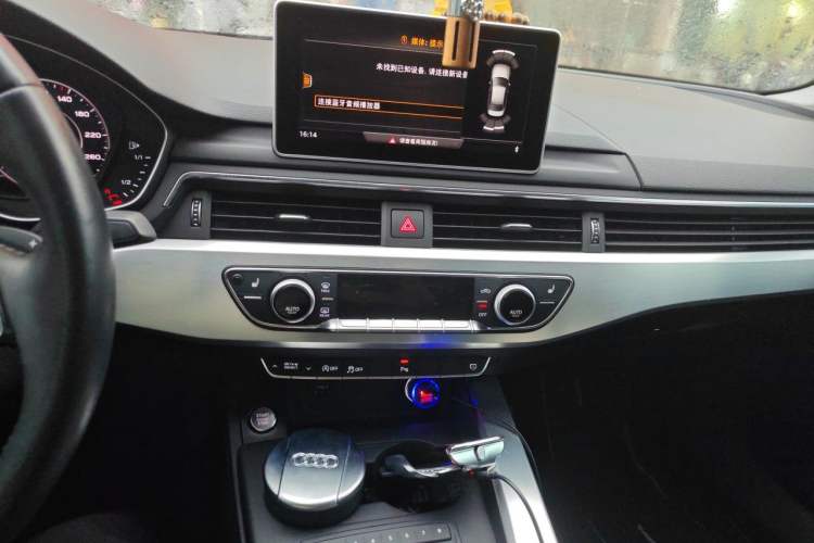 Used Audi A4L 2018 30th Anniversary Edition 40 TFSI Fashion Model Audio And AC Panel