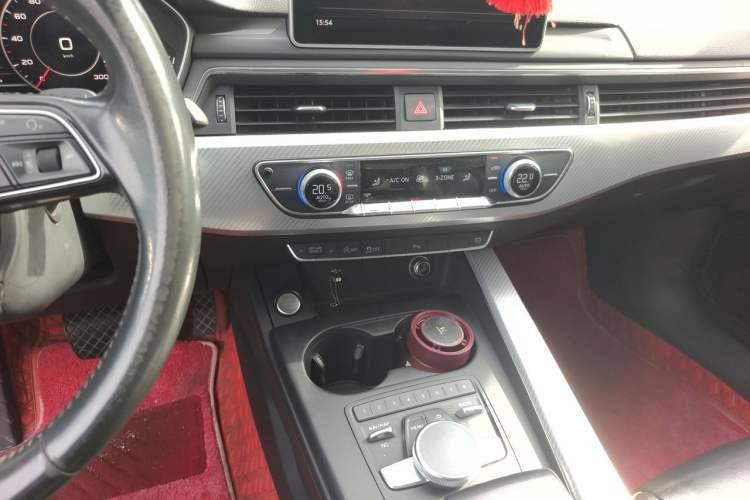 Used Audi A4L 2018 30th Anniversary Edition 40 TFSI Fashion Model Audio And AC Panel