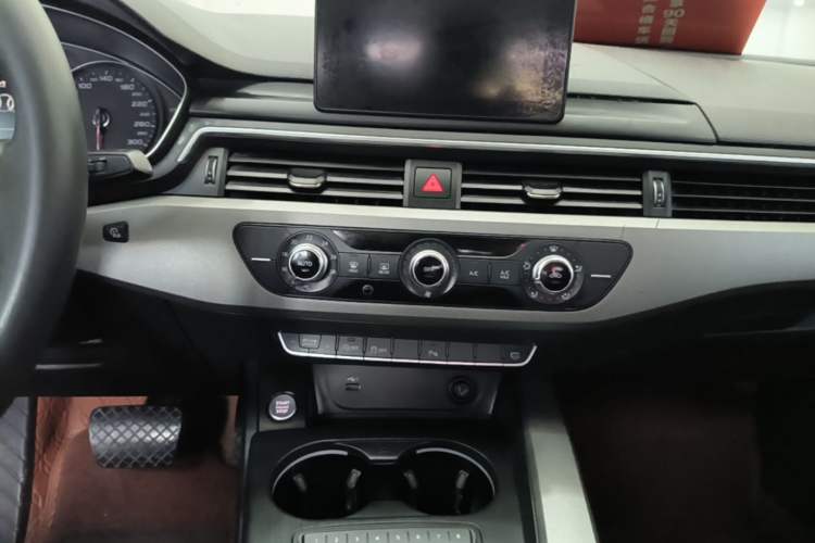 Used Audi A4L 2018 30th Anniversary Edition 40 TFSI Trendy Model Audio And AC Panel
